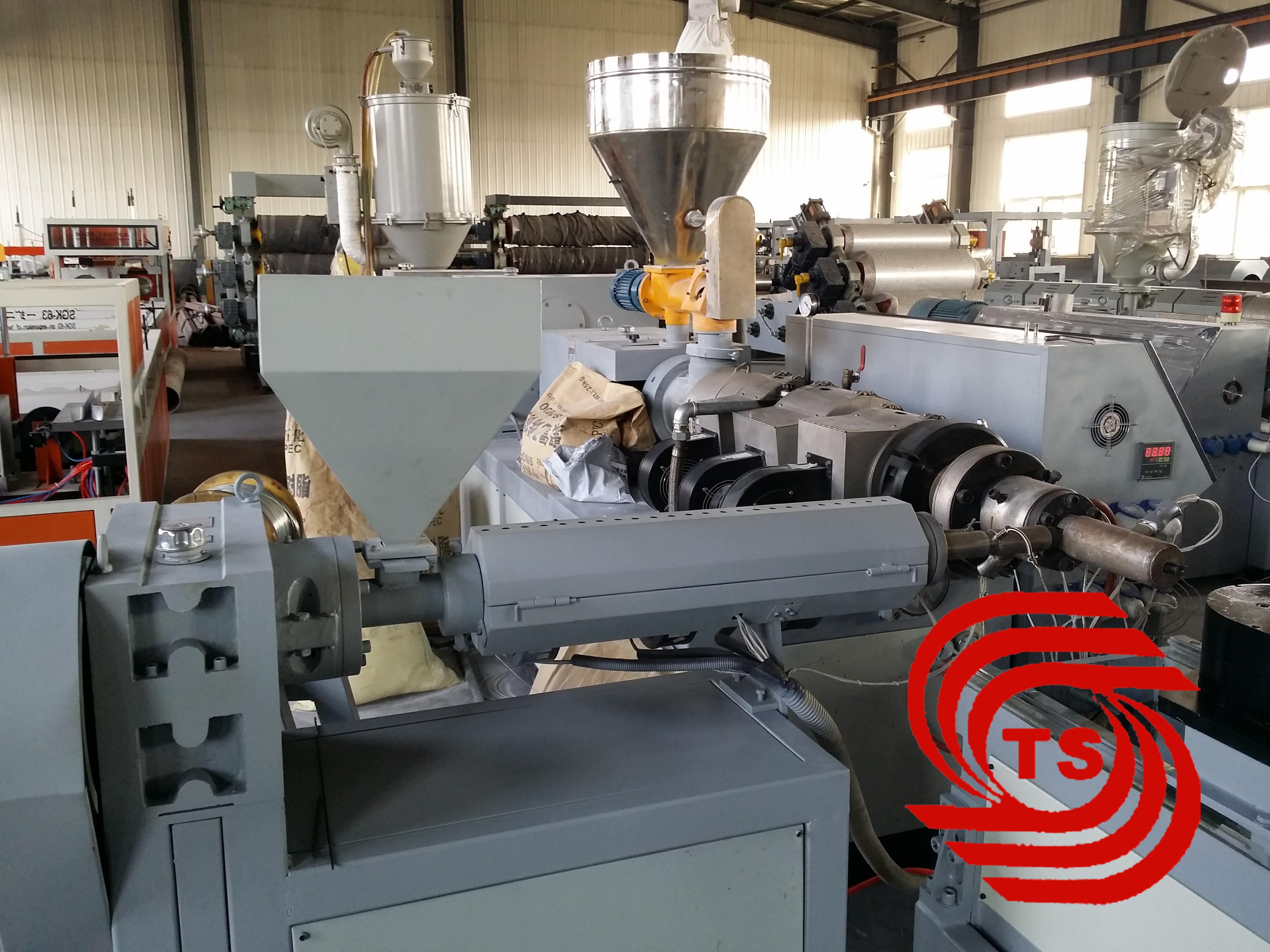 PE PP PVC Pipe Manufacturing Machine / Corrugated Pipe Making Machine