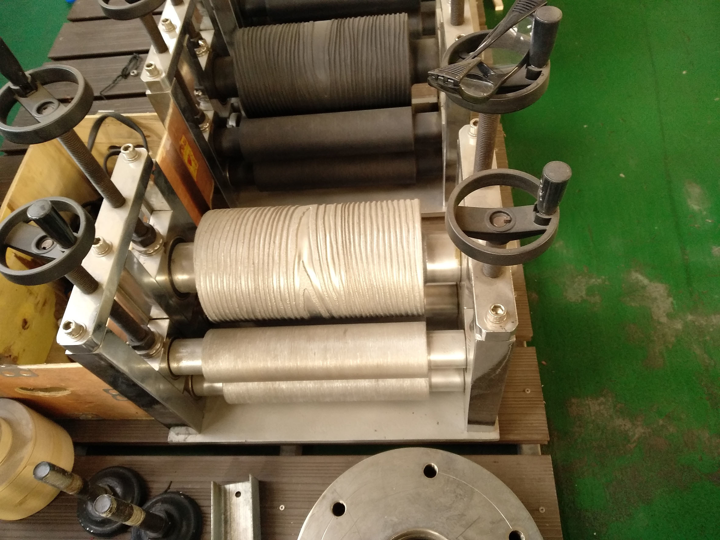 High Output Energy Saving Wpc Embossing Machine , 400mm Embossing Width